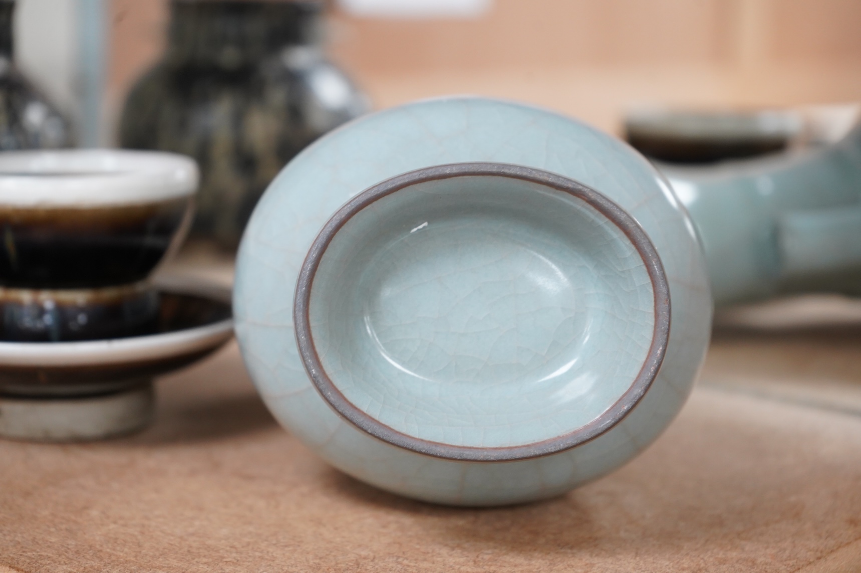 A Chinese crackle glaze arrow vase and a black and russet glazed tea bowl on stand, largest 22cm high